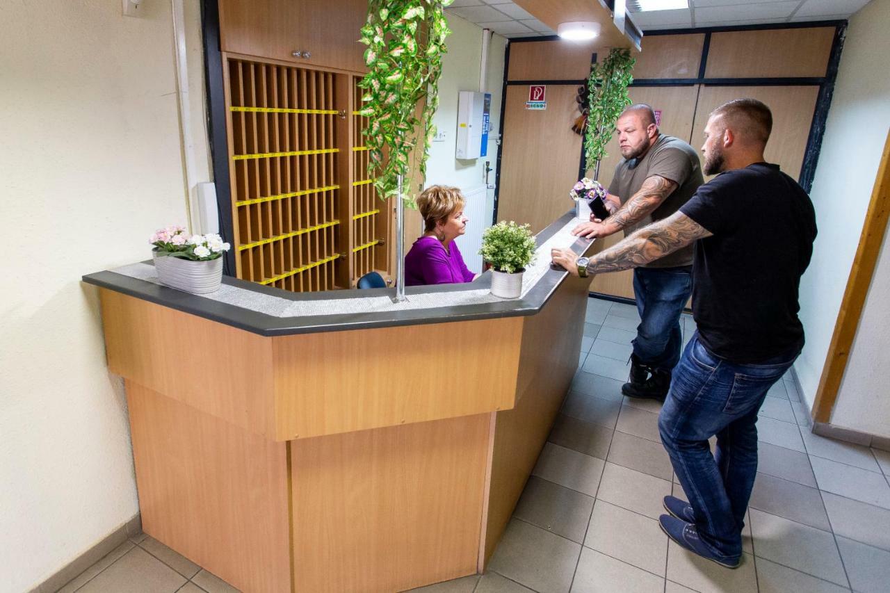 Pd Hostel Дуноуйварош Екстер'єр фото