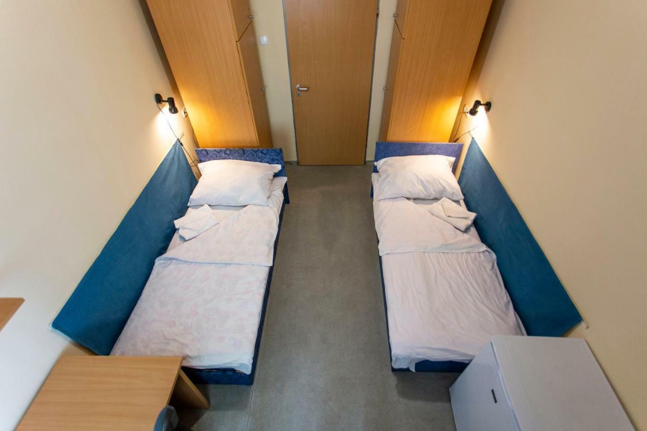 Pd Hostel Дуноуйварош Екстер'єр фото